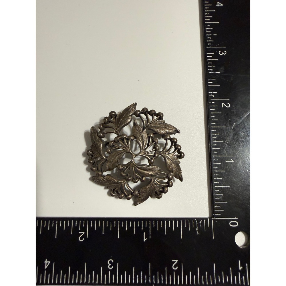 Vintage Silver Tone Botanical Leaf Berry Wreath Brooch Pin Antiqued Finish